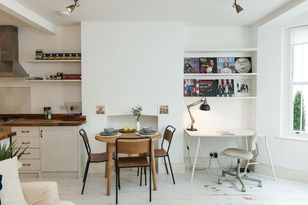 شقة Charming 2-Bed Flat In The Heart Of Nottinghill - Steps From Portobello Rd Market And Nottinghill Bookshop لندن المظهر الخارجي الصورة