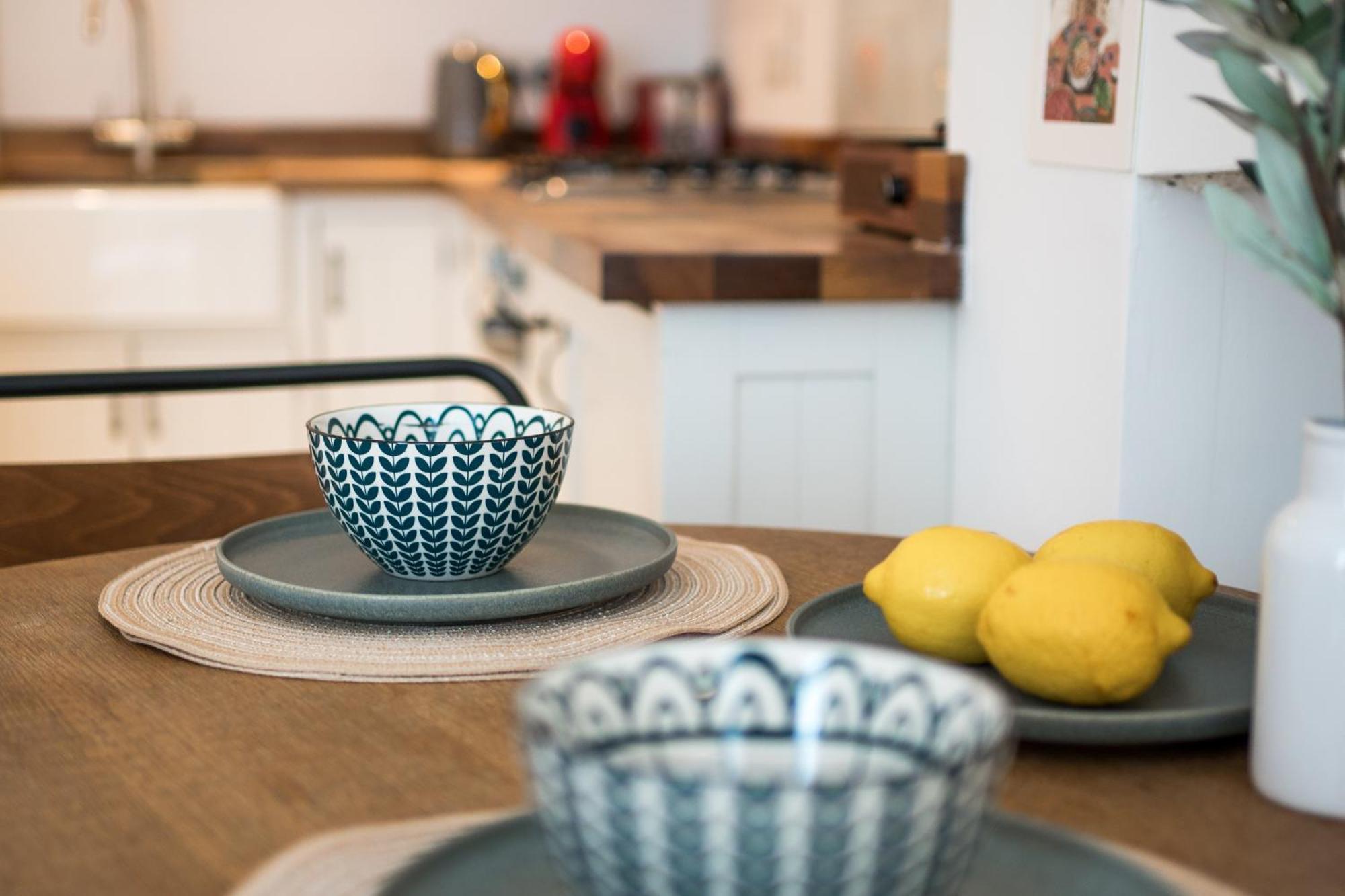شقة Charming 2-Bed Flat In The Heart Of Nottinghill - Steps From Portobello Rd Market And Nottinghill Bookshop لندن المظهر الخارجي الصورة