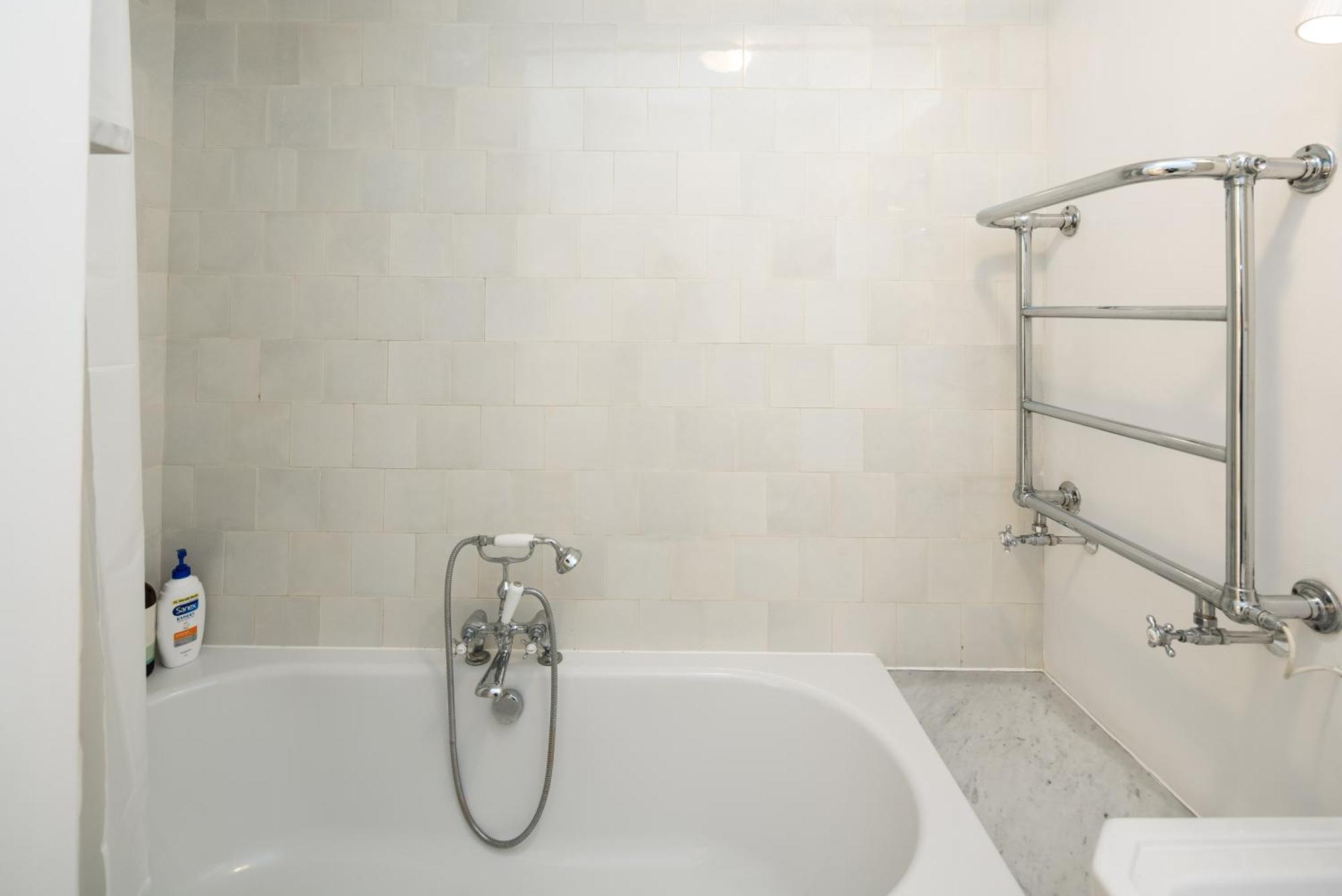 شقة Charming 2-Bed Flat In The Heart Of Nottinghill - Steps From Portobello Rd Market And Nottinghill Bookshop لندن المظهر الخارجي الصورة