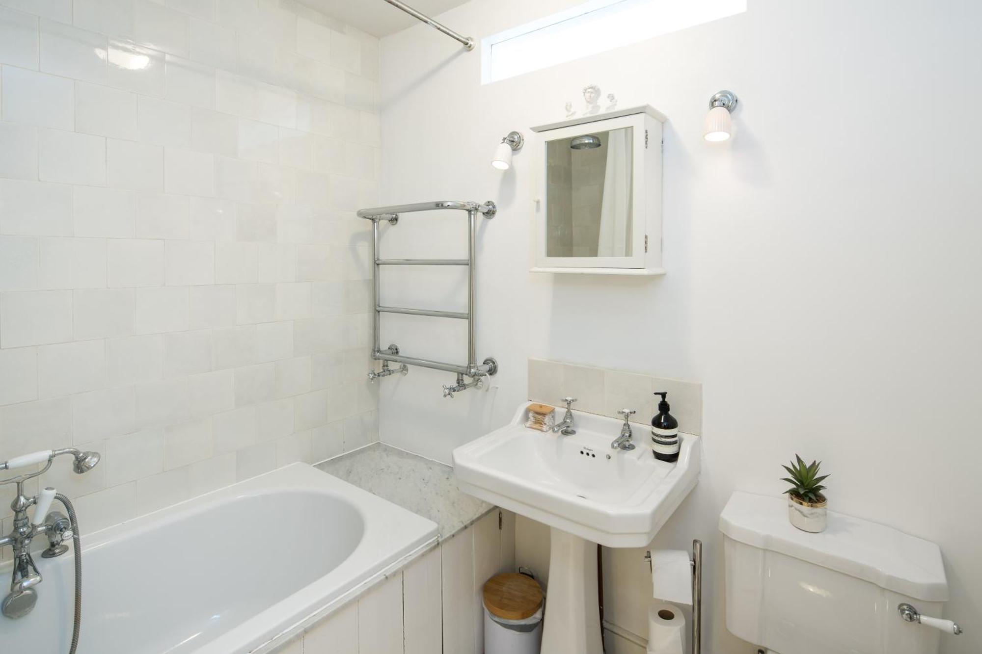شقة Charming 2-Bed Flat In The Heart Of Nottinghill - Steps From Portobello Rd Market And Nottinghill Bookshop لندن المظهر الخارجي الصورة