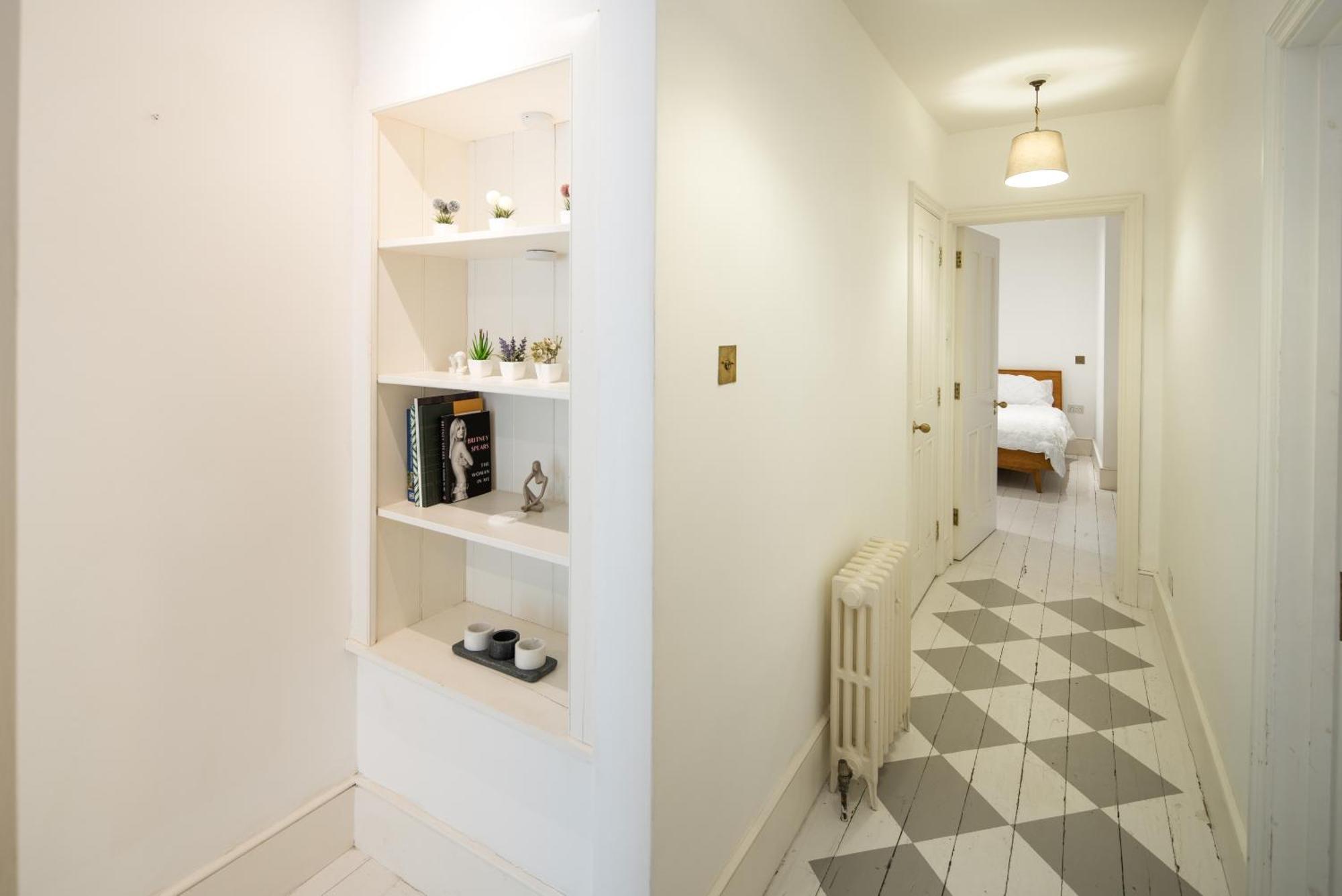شقة Charming 2-Bed Flat In The Heart Of Nottinghill - Steps From Portobello Rd Market And Nottinghill Bookshop لندن المظهر الخارجي الصورة