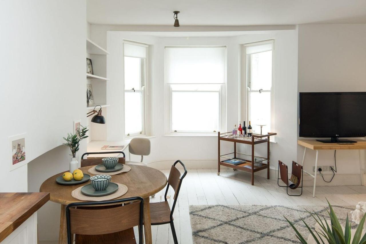 شقة Charming 2-Bed Flat In The Heart Of Nottinghill - Steps From Portobello Rd Market And Nottinghill Bookshop لندن المظهر الخارجي الصورة