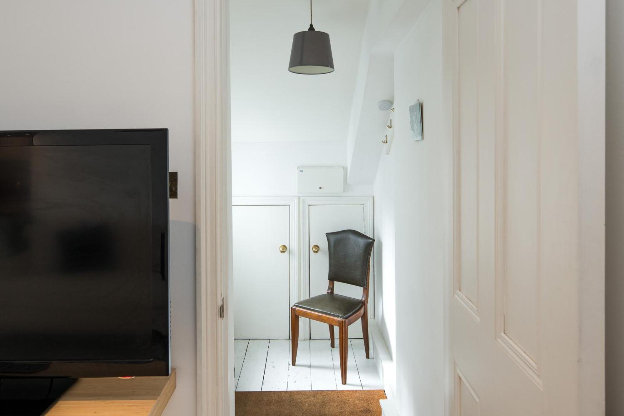 شقة Charming 2-Bed Flat In The Heart Of Nottinghill - Steps From Portobello Rd Market And Nottinghill Bookshop لندن المظهر الخارجي الصورة